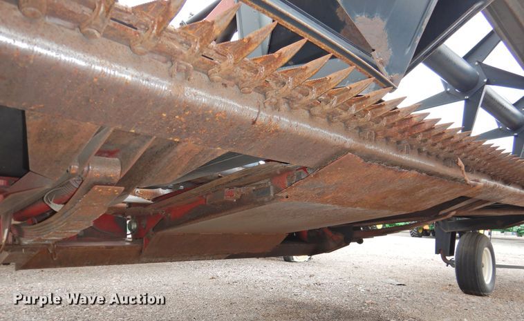 image for item HN9108 2000 Case IH 1042  draper head