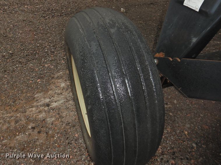 image for item HN9108 2000 Case IH 1042  draper head