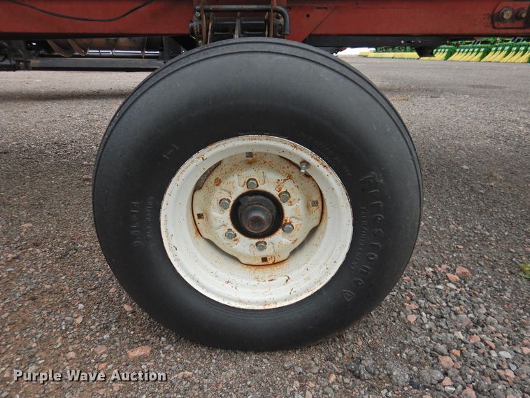 image for item HN9108 2000 Case IH 1042  draper head