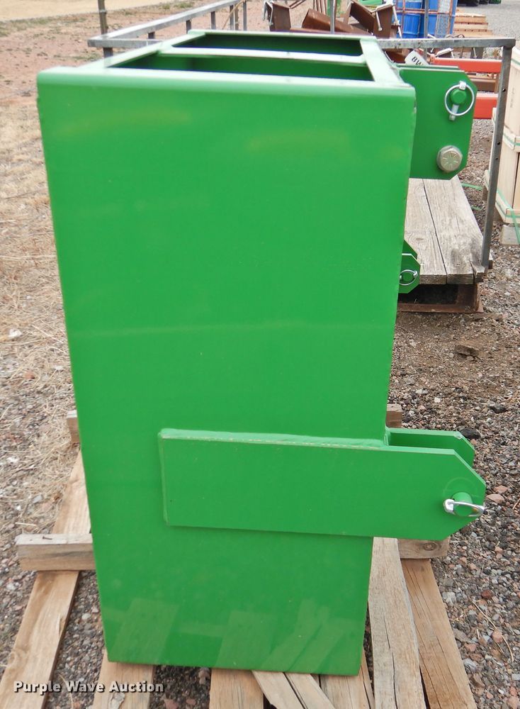 image for item HN9109 John Deere ballast box