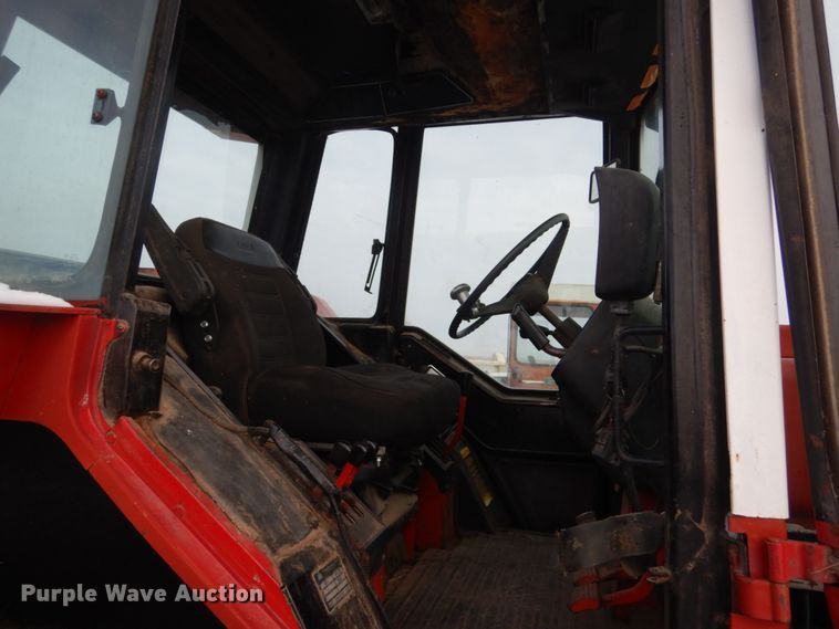 image for item HS9849 International Hydro 186  tractor