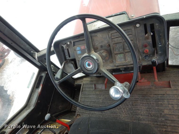 image for item HS9849 International Hydro 186  tractor