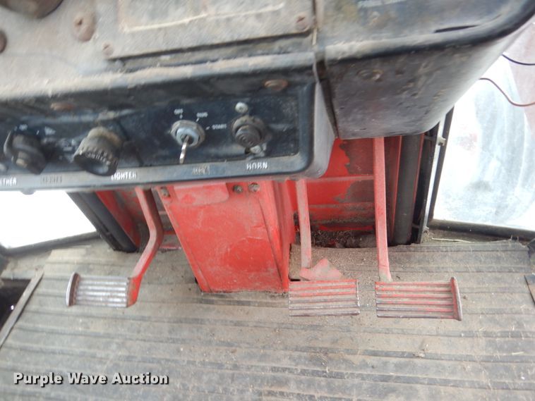 image for item HS9849 International Hydro 186  tractor