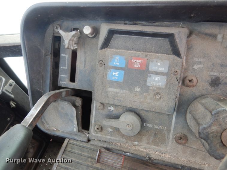 image for item HS9849 International Hydro 186  tractor