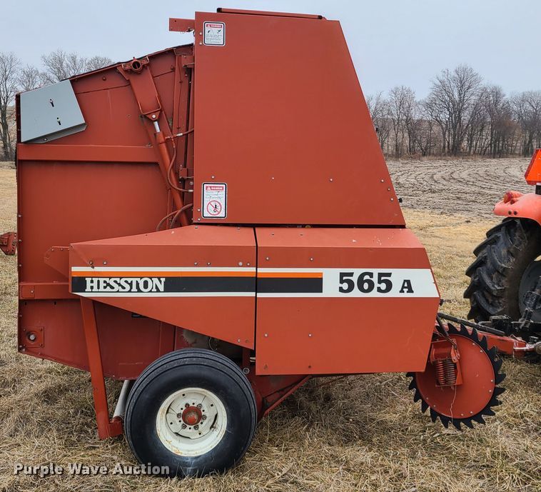 image for item IA9248 1994 Hesston 565A  round baler