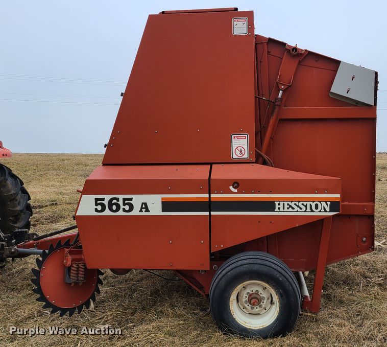image for item IA9248 1994 Hesston 565A  round baler