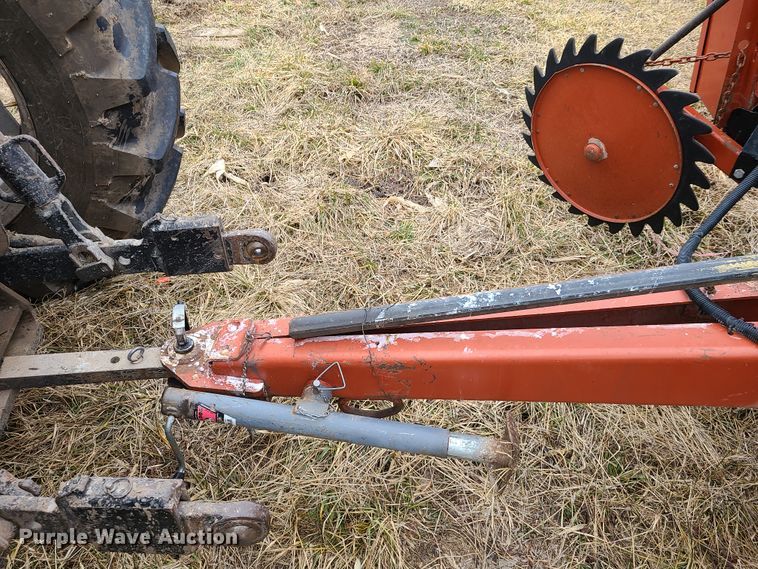 image for item IA9248 1994 Hesston 565A  round baler
