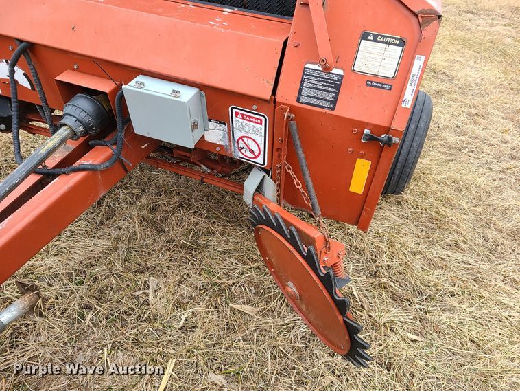 image for item IA9248 1994 Hesston 565A  round baler