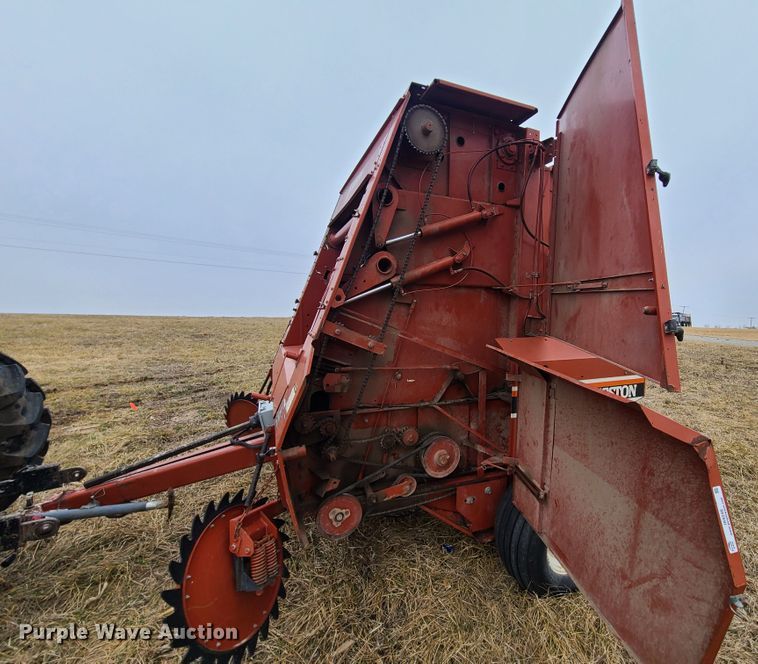 image for item IA9248 1994 Hesston 565A  round baler