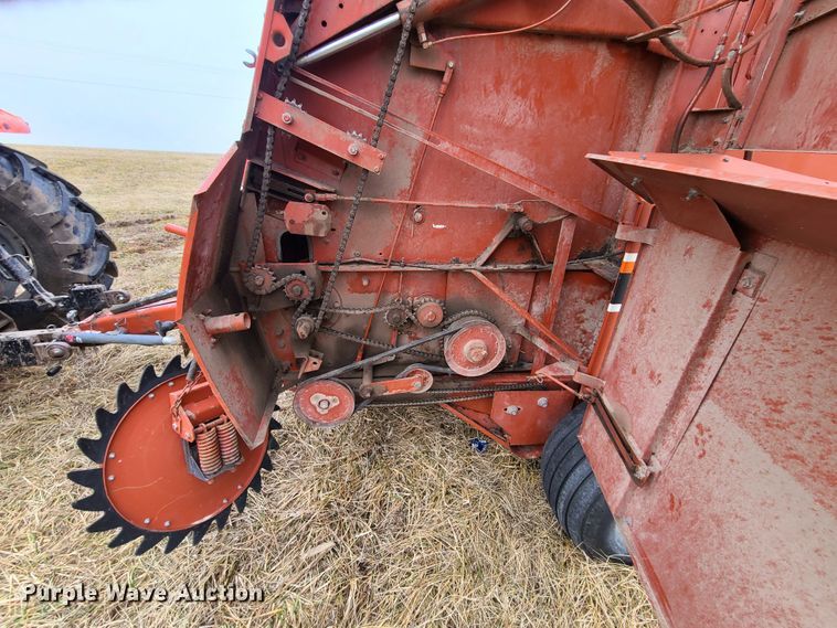 image for item IA9248 1994 Hesston 565A  round baler