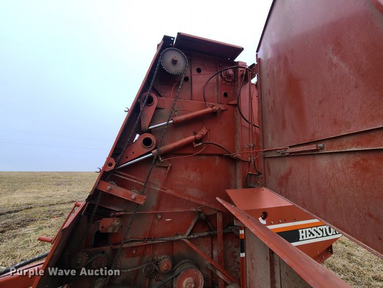 image for item IA9248 1994 Hesston 565A  round baler