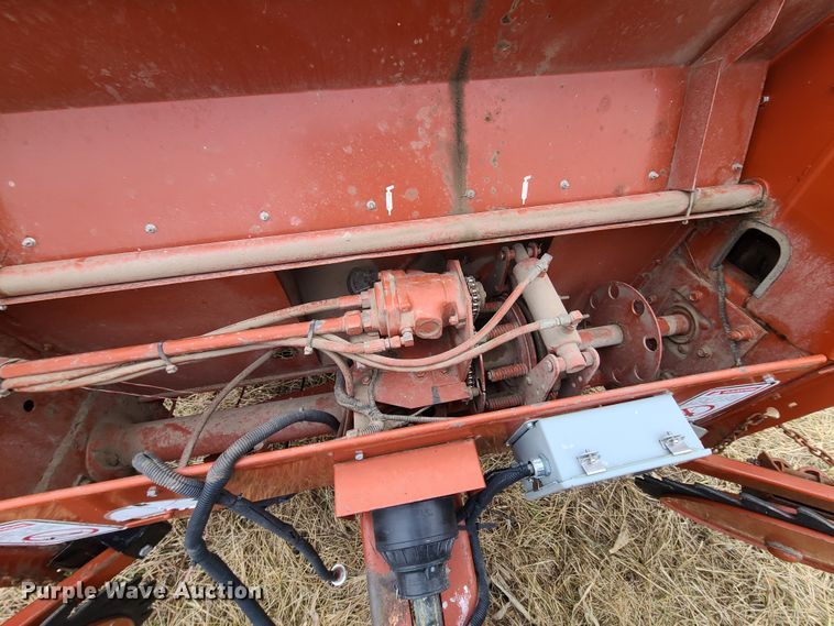 image for item IA9248 1994 Hesston 565A  round baler