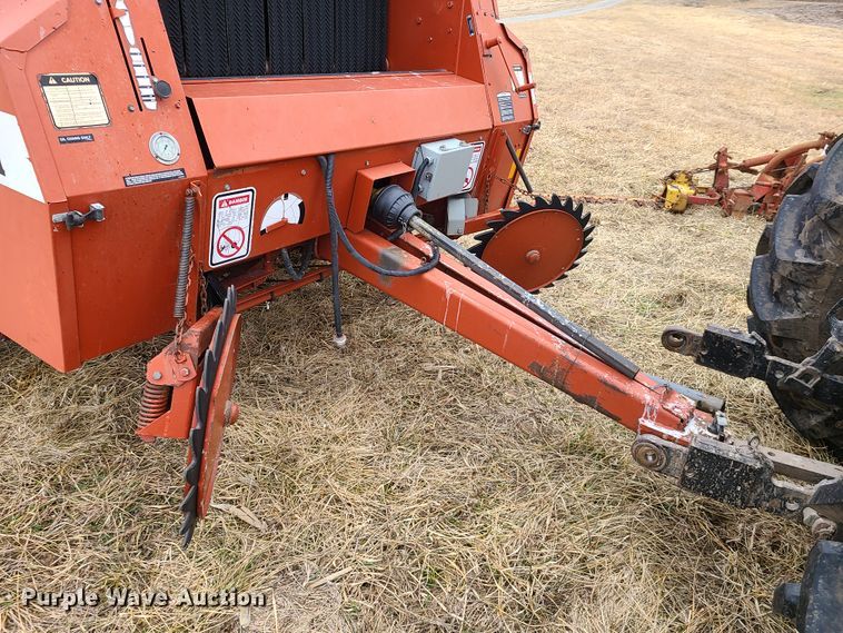 image for item IA9248 1994 Hesston 565A  round baler