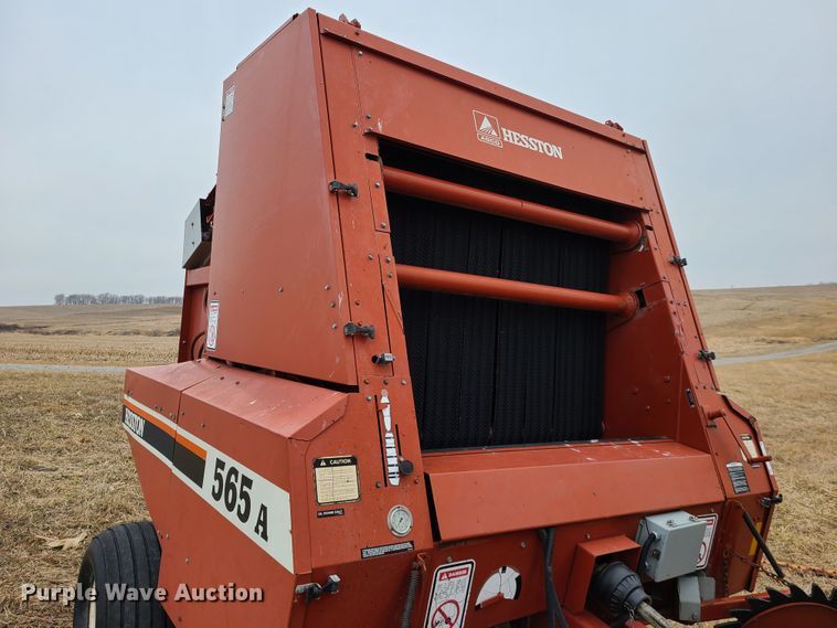 image for item IA9248 1994 Hesston 565A  round baler