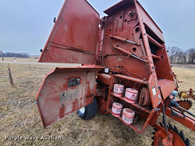 image for item IA9248 1994 Hesston 565A  round baler
