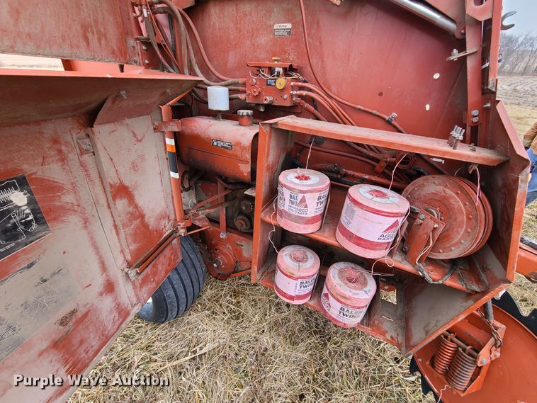 image for item IA9248 1994 Hesston 565A  round baler