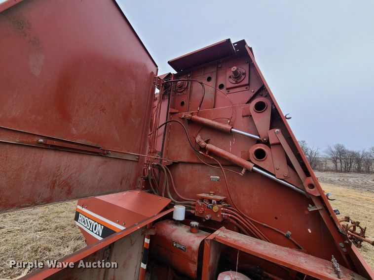 image for item IA9248 1994 Hesston 565A  round baler
