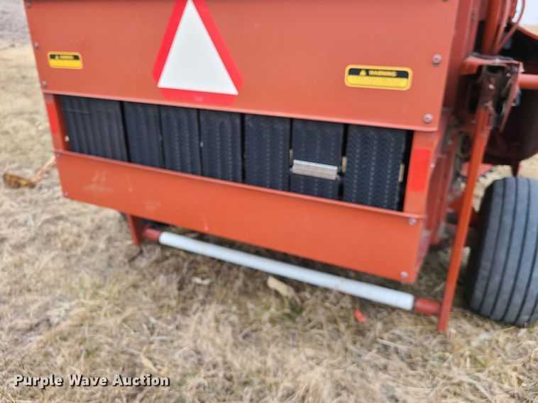 image for item IA9248 1994 Hesston 565A  round baler