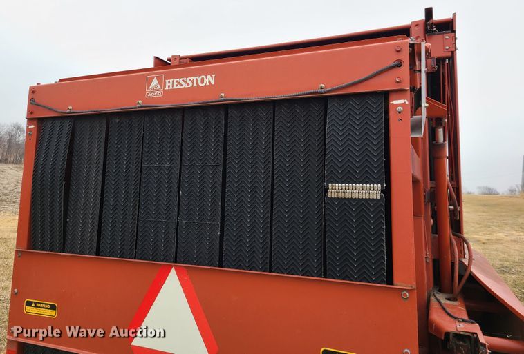 image for item IA9248 1994 Hesston 565A  round baler