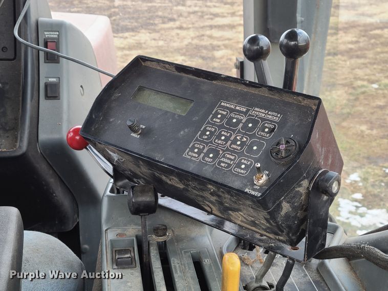 image for item IA9248 1994 Hesston 565A  round baler