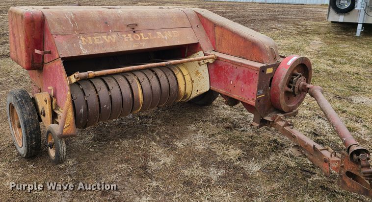 image for item IA9252 New Holland S67  small square baler