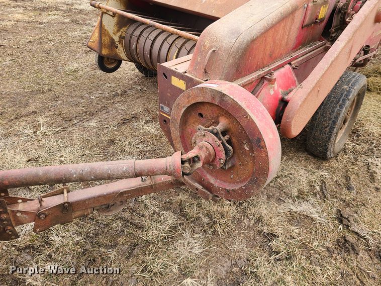 image for item IA9252 New Holland S67  small square baler