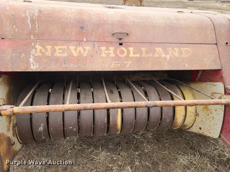image for item IA9252 New Holland S67  small square baler