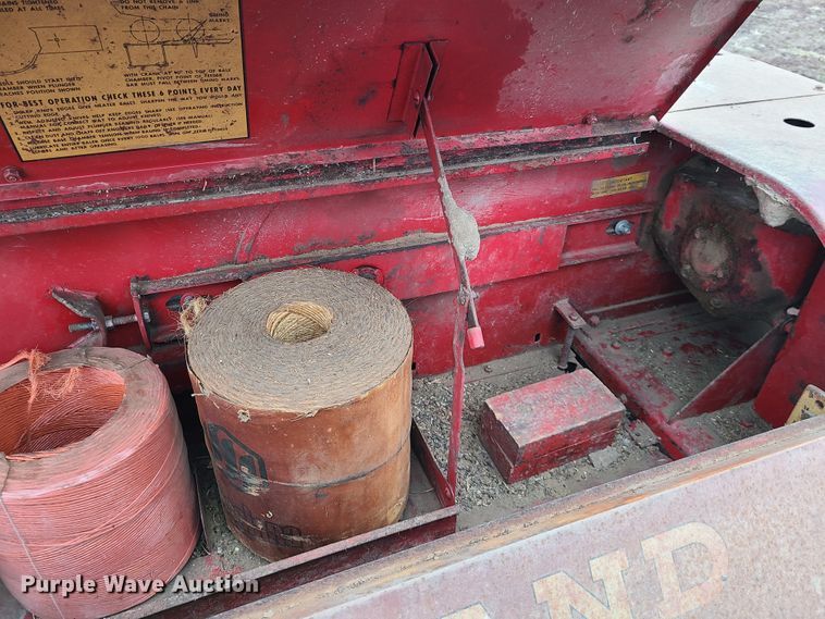 image for item IA9252 New Holland S67  small square baler