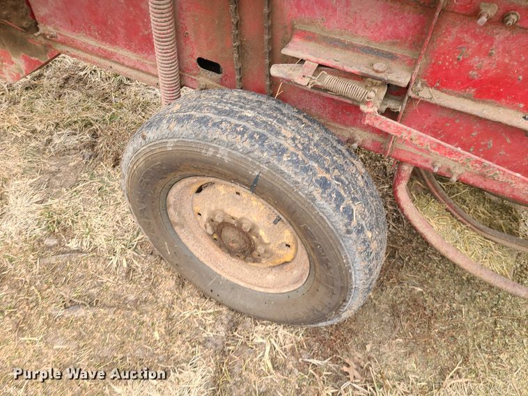 image for item IA9252 New Holland S67  small square baler