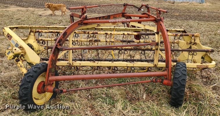 image for item IA9253 New Holland Rolabar 256 hay rake