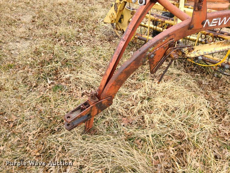 image for item IA9253 New Holland Rolabar 256 hay rake