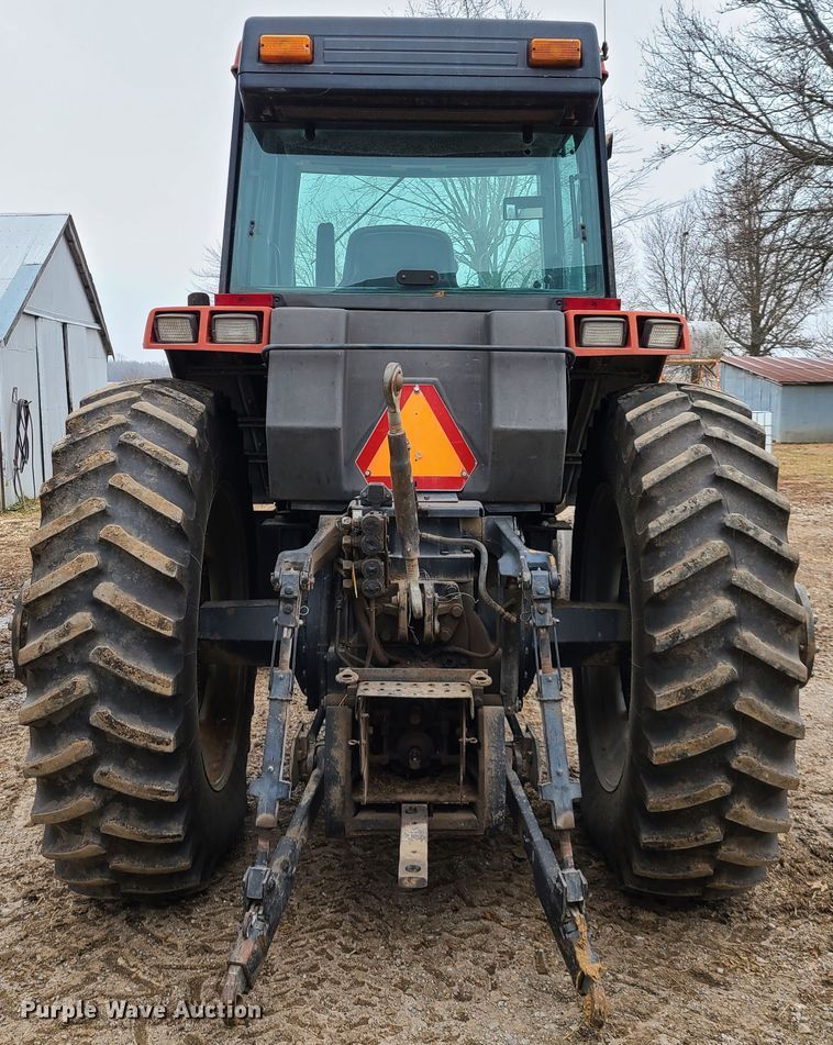 image for item IA9255 1989 Case IH 7110  tractor