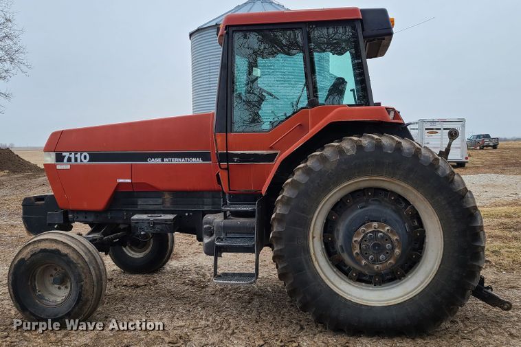 image for item IA9255 1989 Case IH 7110  tractor