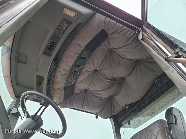 image for item IA9255 1989 Case IH 7110  tractor