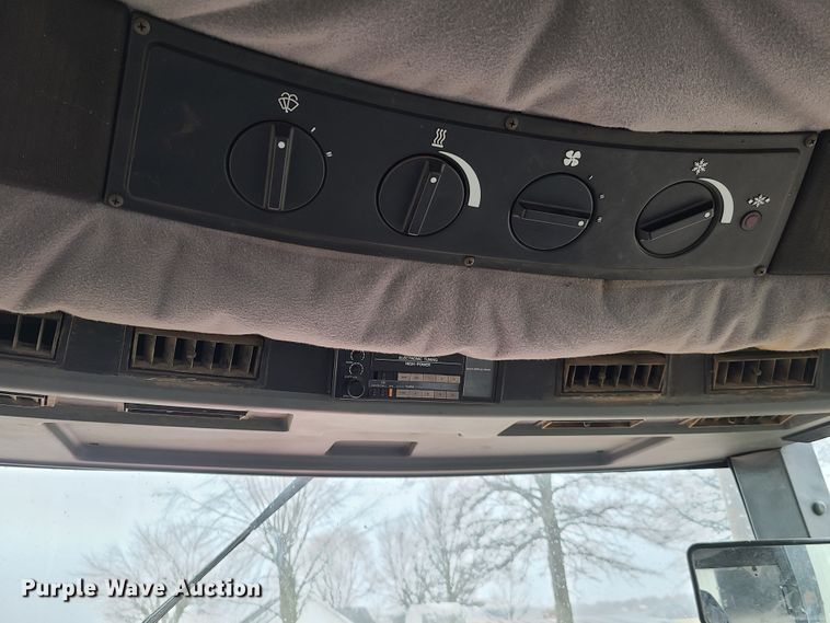 image for item IA9255 1989 Case IH 7110  tractor