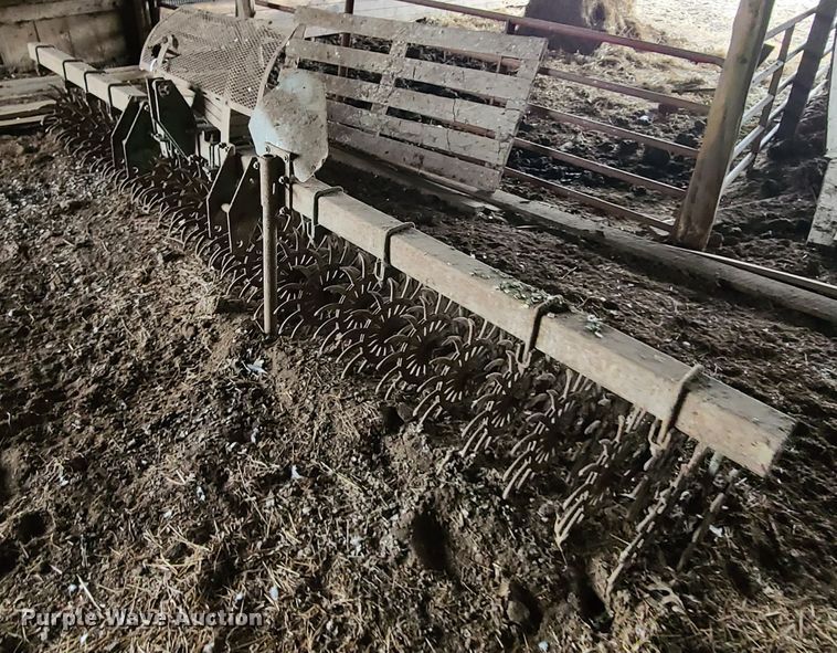 image for item IA9256 John Deere rotary hoe