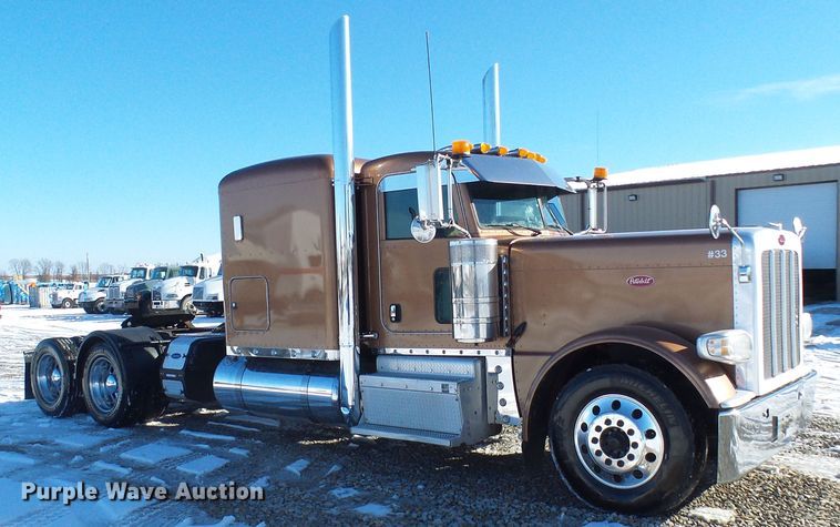image for item DC2765 2013 Peterbilt 389  semi truck