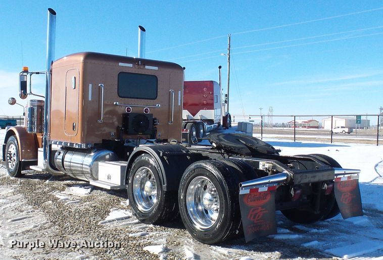 image for item DC2765 2013 Peterbilt 389  semi truck
