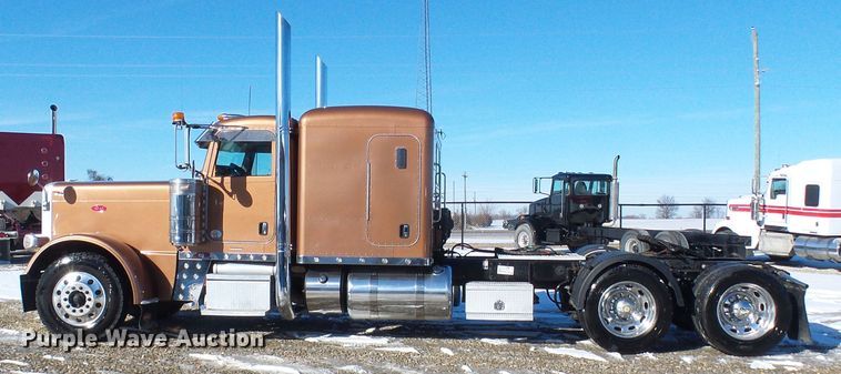 image for item DC2765 2013 Peterbilt 389  semi truck