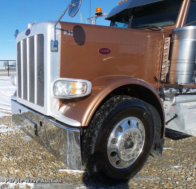 image for item DC2765 2013 Peterbilt 389  semi truck