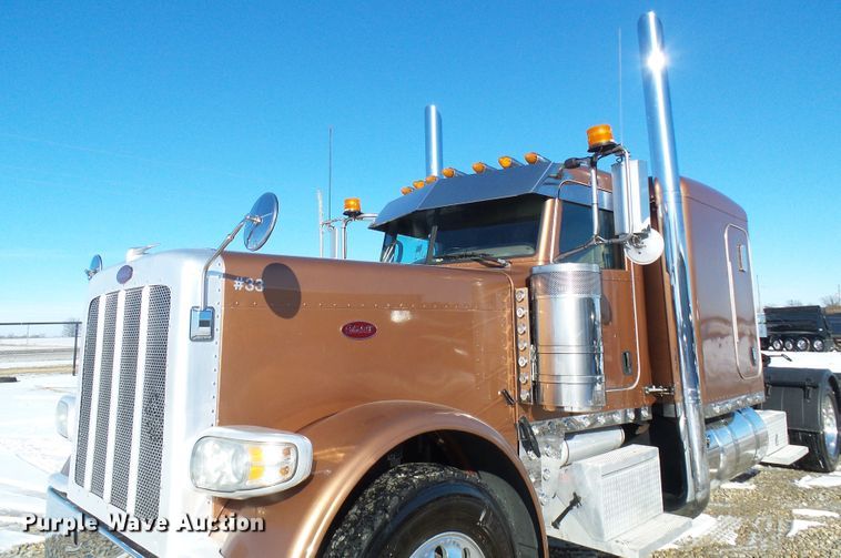 image for item DC2765 2013 Peterbilt 389  semi truck