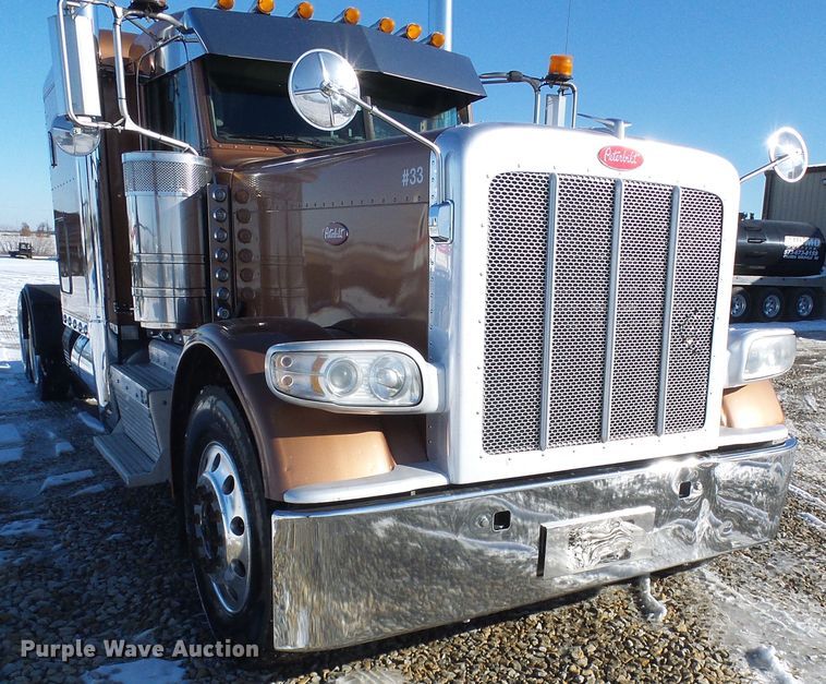 image for item DC2765 2013 Peterbilt 389  semi truck