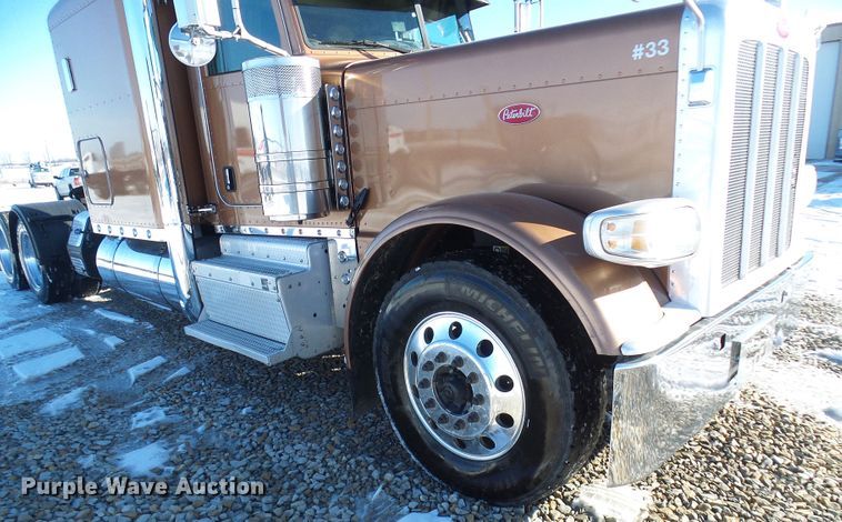 image for item DC2765 2013 Peterbilt 389  semi truck