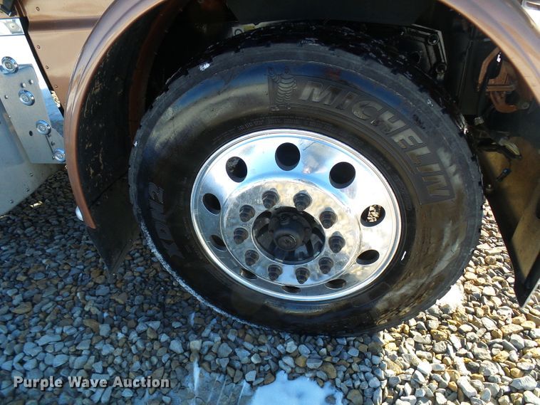 image for item DC2765 2013 Peterbilt 389  semi truck