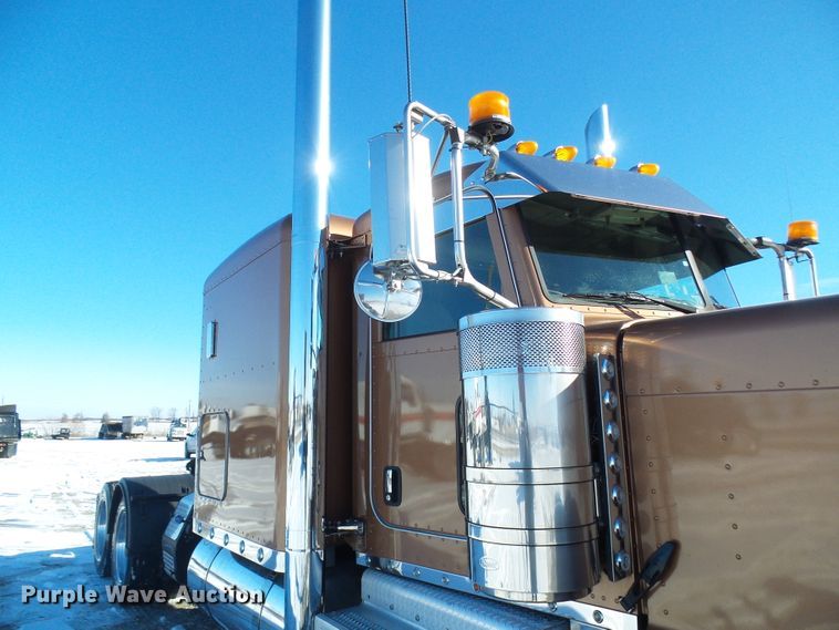 image for item DC2765 2013 Peterbilt 389  semi truck