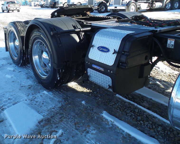 image for item DC2765 2013 Peterbilt 389  semi truck