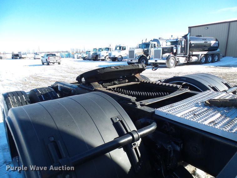 image for item DC2765 2013 Peterbilt 389  semi truck