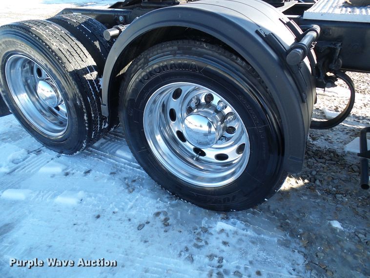 image for item DC2765 2013 Peterbilt 389  semi truck