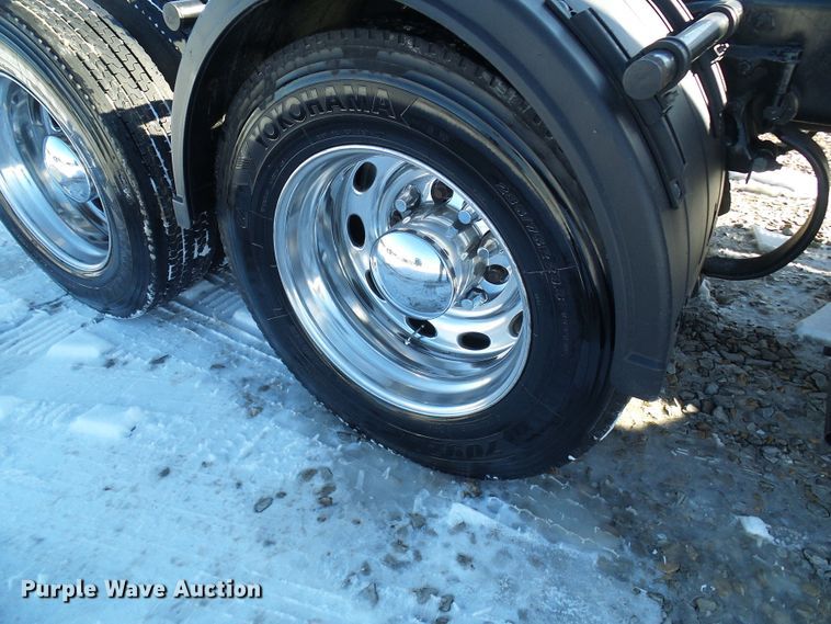 image for item DC2765 2013 Peterbilt 389  semi truck