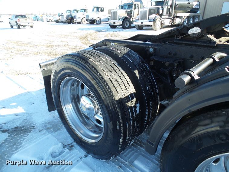 image for item DC2765 2013 Peterbilt 389  semi truck